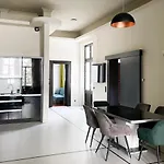 아파트 Deluxe Cosmopolitan With Free Parking