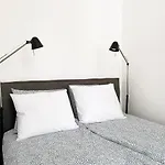 아파트 Deluxe Cosmopolitan With Free Parking *