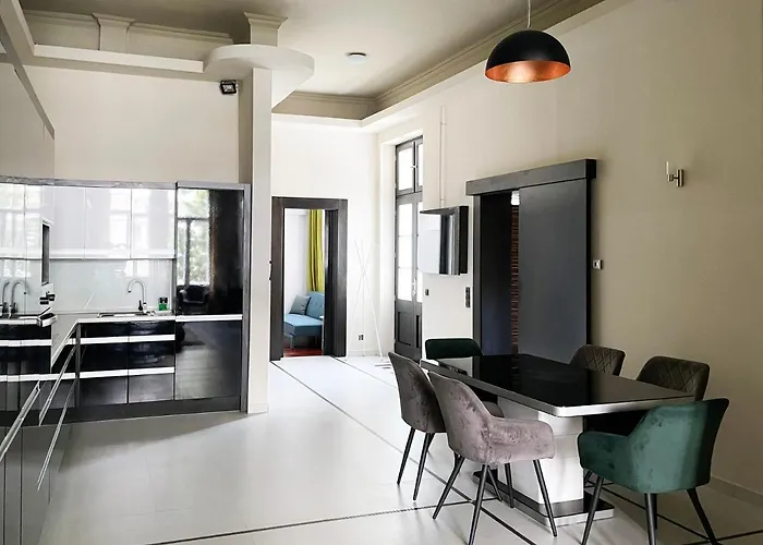 Апартаменты Deluxe Cosmopolitan With Free Parking