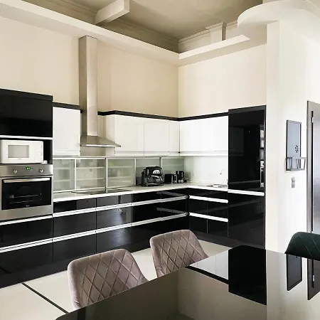 Deluxe Cosmopolitan Apartment *